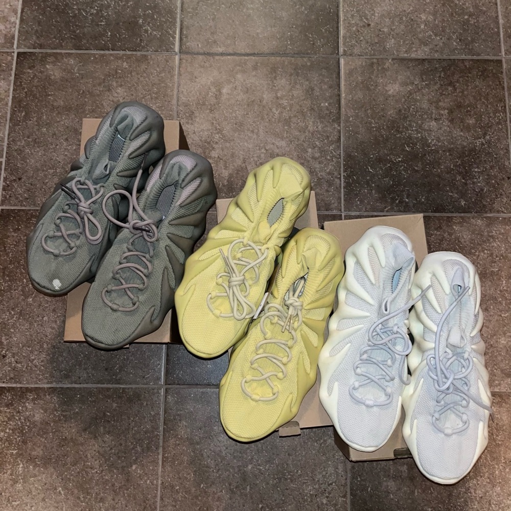 Yeezy 450 sulfur, cloud white, stone flax bundle
Fits like a size 10